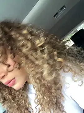 Lianh Benett online show from February 20, 2:40 pm