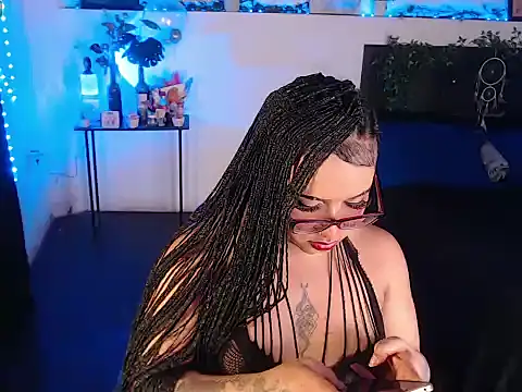 Snapshot of LiaScarlett chatting on October 24, 1:01 am LiaScarlett online show from October 24, 1:01 am