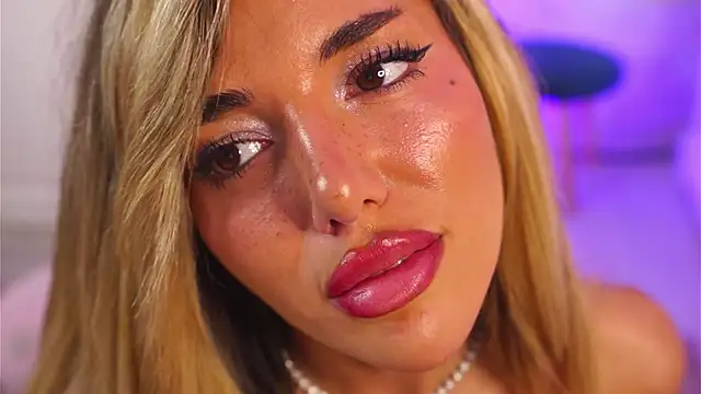 ClaraHazel online show from October 31, 6:50 am