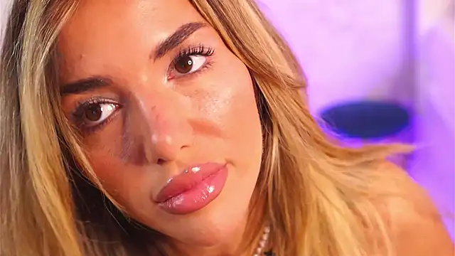 ClaraHazel online show from November 11, 5:47 am