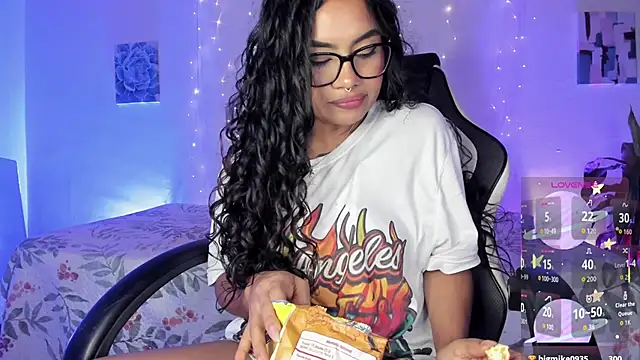 Riana Kean online show from November 18, 6:03 am