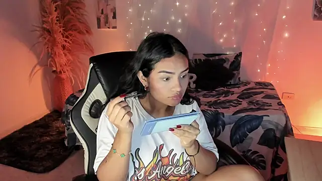 Riana Kean online show from February 26, 7:40 am