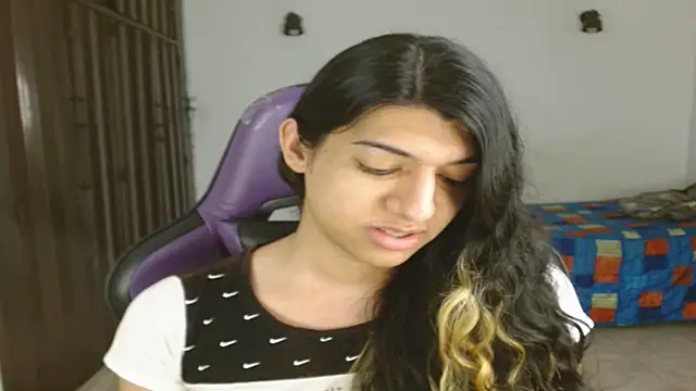 Snapshot of engielphoenis14 chatting on October 18, 12:46 am engielphoenis14 online show from October 18, 12:46 am