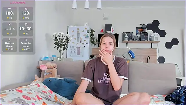 Girl alone home online show from October 9, 3:32 am