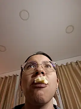 karlamorris  online show from September 24, 1:32 pm