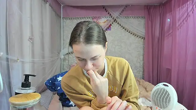 leila bambi  online show from February 17, 2:27 pm