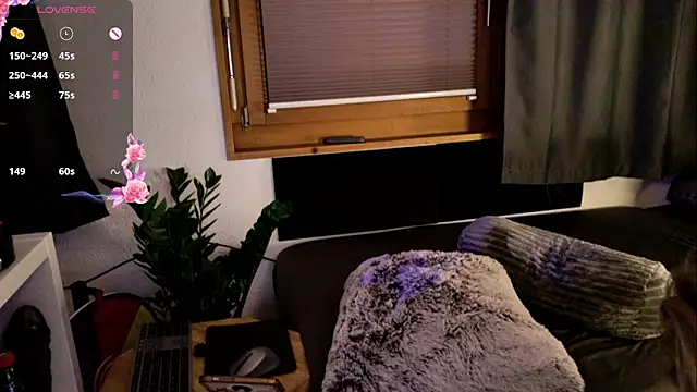 Big Beautiful MILF online show from September 29, 8:03 pm