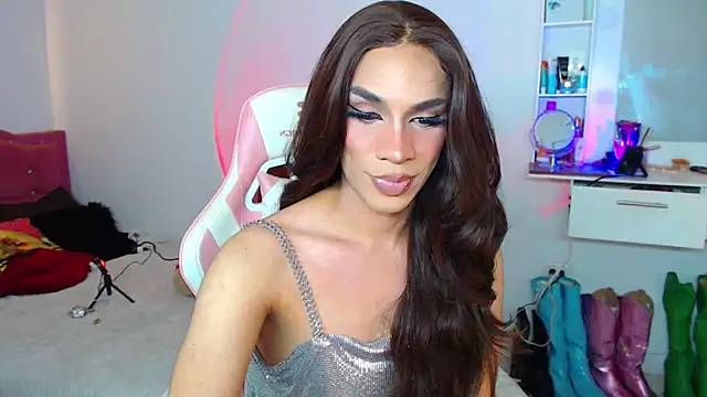 camila hootie online show from April 17, 3:52 am