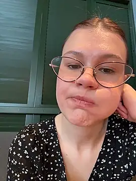 RinaCat online show from June 5, 6:52 am