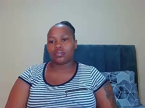 curvycloe1 online show from February 14, 7:21 am