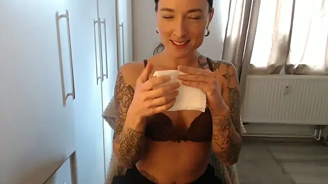 Davinja online show from April 16, 9:09 am