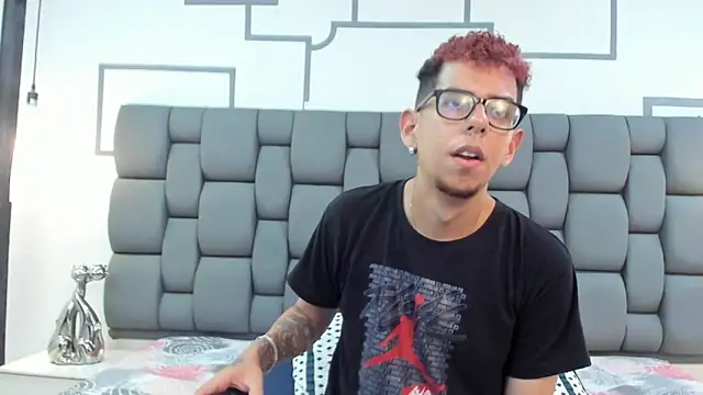 Derek and Skarlet online show from September 11, 6:08 pm