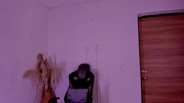 carolinemiller7 online show from November 19, 6:57 am