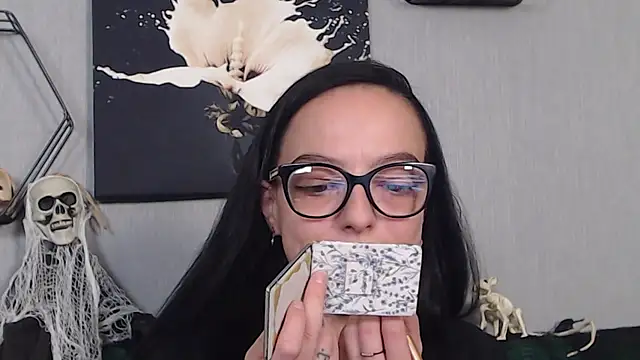 Snapshot of IzabelllNoir chatting on October 15, 10:18 am IzabelllNoir online show from October 15, 10:18 am