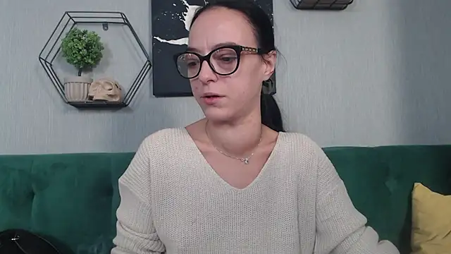 Snapshot of IzabelllNoir chatting on October 7, 7:24 am IzabelllNoir online show from October 7, 7:24 am