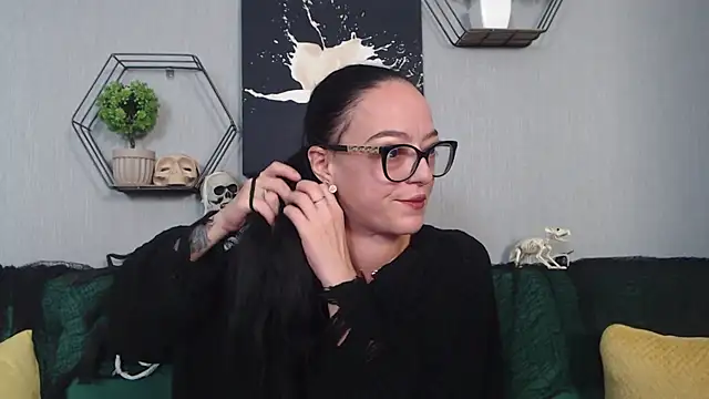 Snapshot of IzabelllNoir chatting on October 14, 9:45 am IzabelllNoir online show from October 14, 9:45 am