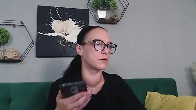 Snapshot of IzabelllNoir chatting on October 8, 11:47 am IzabelllNoir online show from October 8, 11:47 am