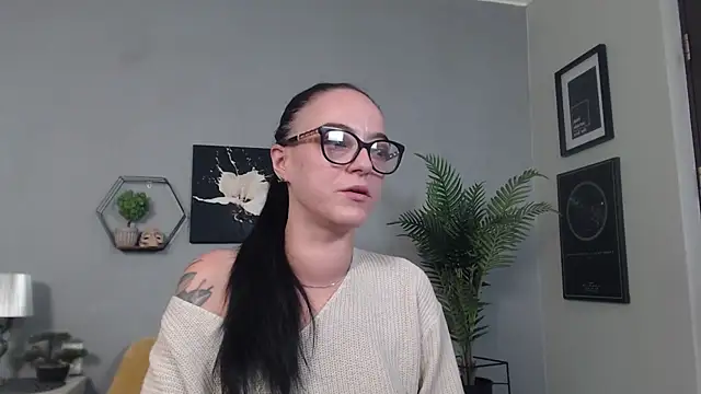 IzabelllNoir online show from March 4, 10:00 am