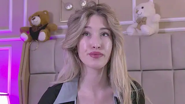 SerenaBennet online show from March 1, 10:59 am