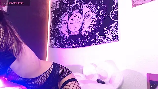 Snapshot of niakat_ chatting on October 8, 8:02 pm niakat  online show from October 8, 8:02 pm