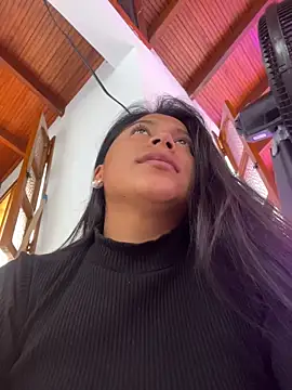 LinnaGardenia online show from April 14, 6:30 pm