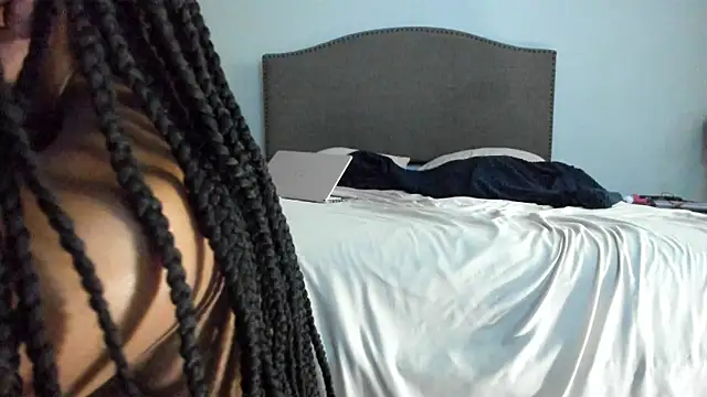 yiauana online show from October 3, 10:42 am