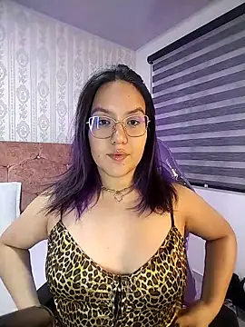 Snapshot of sweet--emily chatting on September 28, 6:09 am sweet--emily online show from September 28, 6:09 am