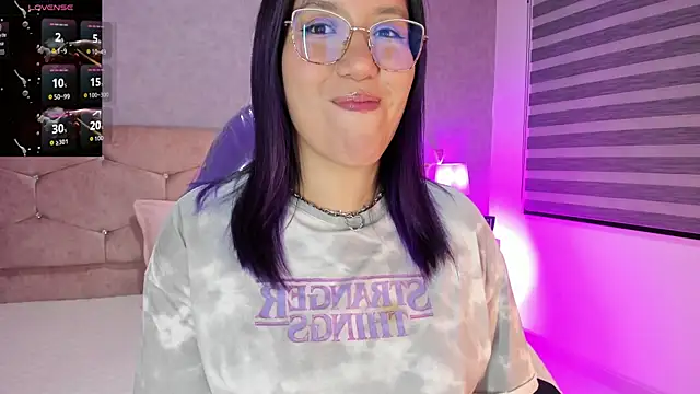 Snapshot of sweet--emily chatting on October 3, 5:01 am sweet--emily online show from October 3, 5:01 am