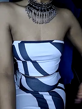 Snapshot of Leeeezzzz_roy chatting on October 5, 7:08 pm Leeeezzzz roy online show from October 5, 7:08 pm