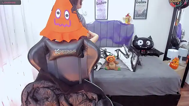 Amy joones online show from October 25, 1:08 pm