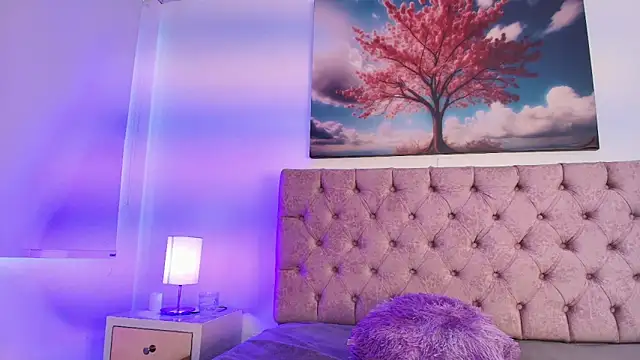 Julianaa Castro  online show from January 14, 12:10 pm