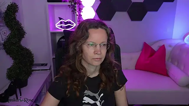 AnnikaRose online show from February 11, 7:10 am