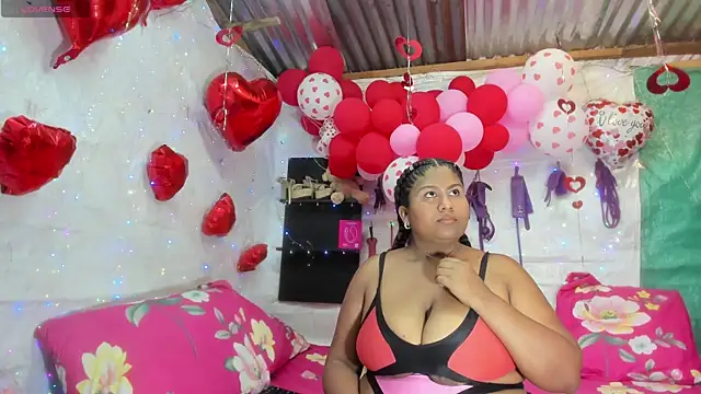 2020vanessapalecia online show from September 17, 8:51 pm