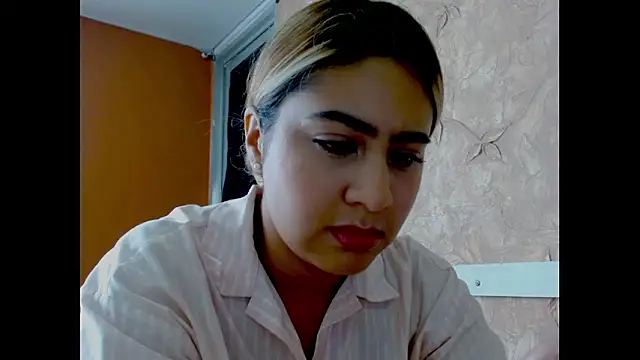 Miabonnett  online show from January 15, 1:50 pm