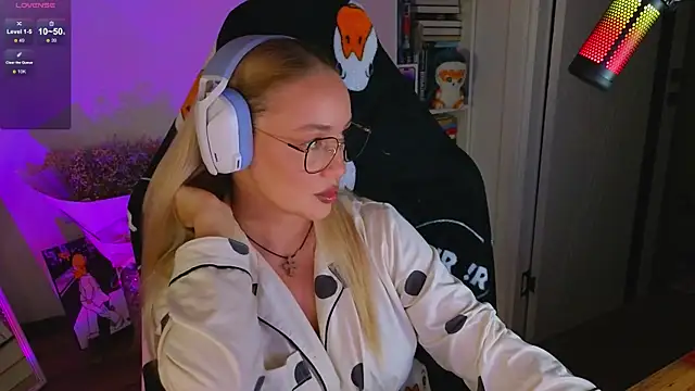 Emili1- online show from September 11, 6:19 pm