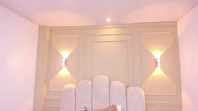 MADISON ROWAN1 online show from March 18, 7:02 am