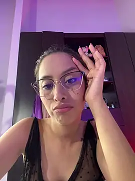 little-Emma online show from May 15, 11:51 pm
