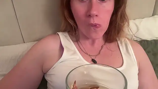 redheadrosie69 online show from October 7, 7:18 pm