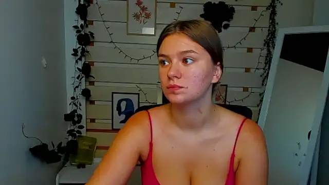 Josephine Kiss online show from August 3, 1:50 pm