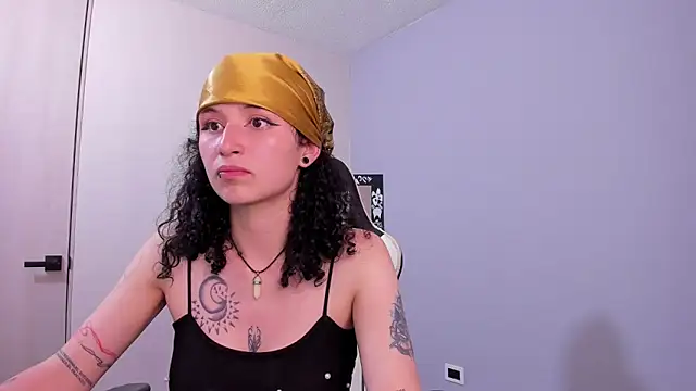 valentina 27 online show from March 3, 1:55 am