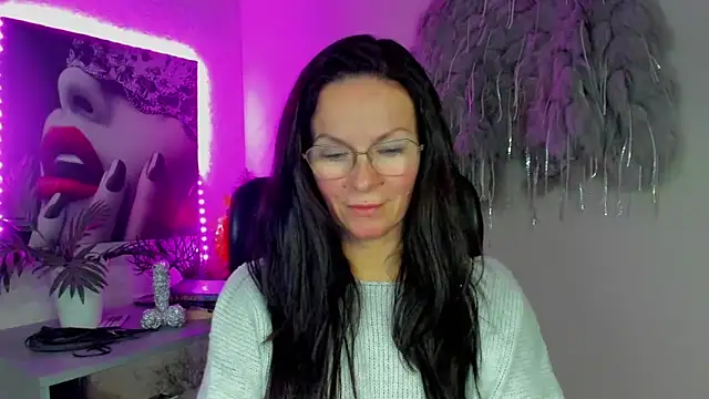 HelenLuxx online show from January 19, 2:57 pm