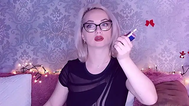 EllianaReese online show from January 14, 4:39 am