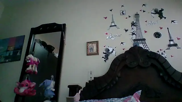 trianabell online show from October 1, 6:46 pm