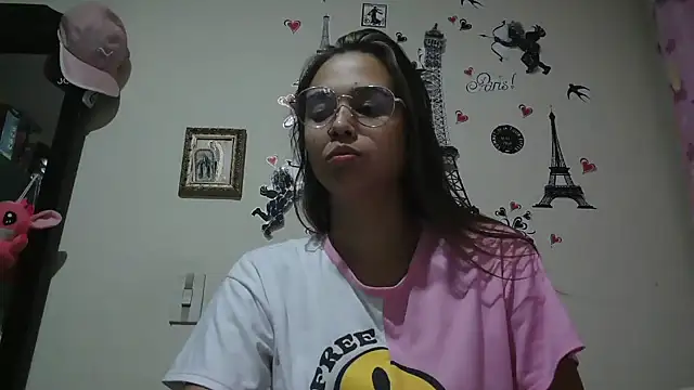 trianabell online show from April 18, 11:48 pm