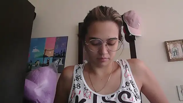 trianabell online show from April 20, 4:10 pm