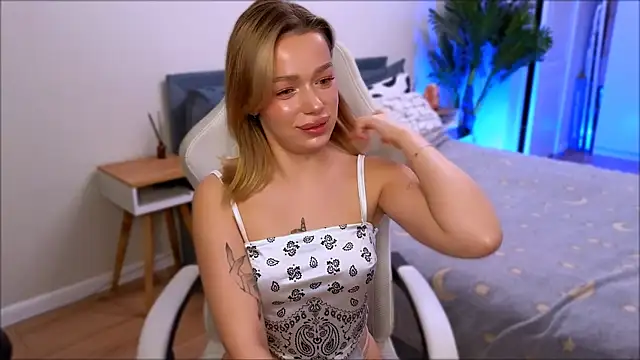 Lily Yin online show from December 19, 5:43 am