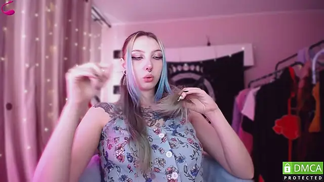 JustMeowGirl online show from April 11, 6:19 am