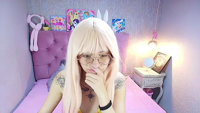 charlottemoonxz online show from March 1, 7:13 pm