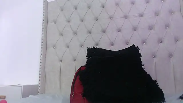 Abril Squirt online show from February 19, 8:51 pm