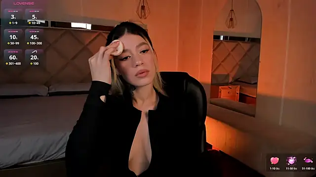 ViolettHansson online show from March 17, 6:56 pm